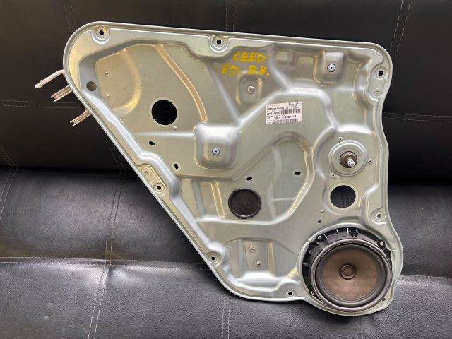 bontott KIA CEED Bal hátsó Ablakemelő Szerkezet (Mechanikus)