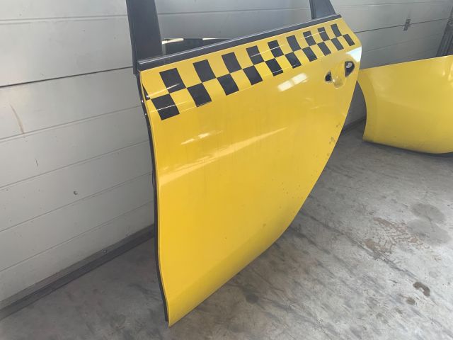 bontott KIA CEED Bal hátsó Ajtó (Üres lemez)