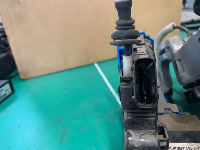 bontott KIA CEED Bal hátsó Ajtózár