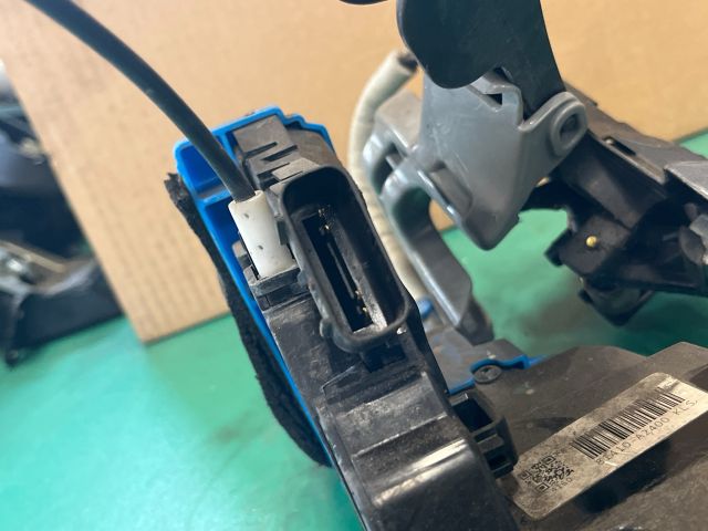 bontott KIA CEED Bal hátsó Ajtózár