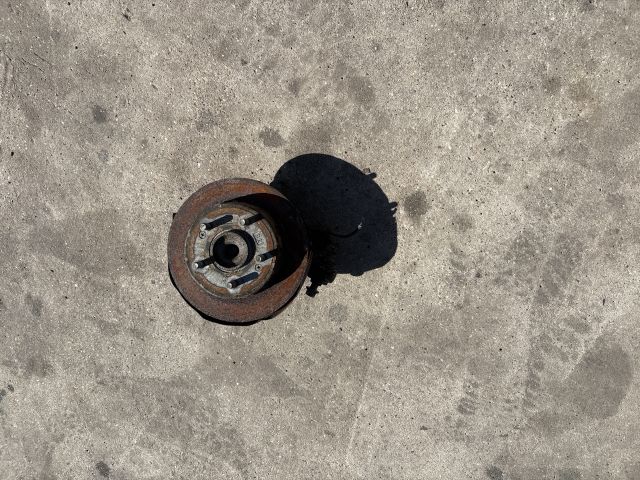 bontott KIA CEED Bal hátsó Csonkállvány Kerékaggyal