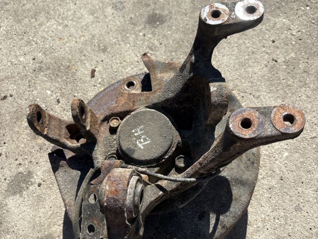 bontott KIA CEED Bal hátsó Csonkállvány Kerékaggyal