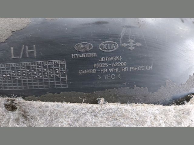 bontott KIA CEED Bal hátsó Dobbetét (Kerékjárati, Műanyag)