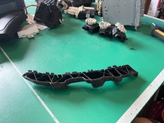 bontott KIA CEED Bal hátsó Oldal Lökhárító Tartó (Műanyag)