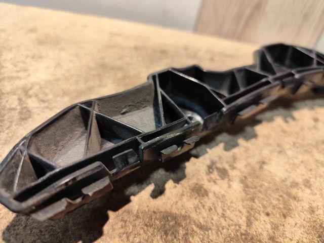 bontott KIA CEED Bal hátsó Oldal Lökhárító Tartó (Műanyag)