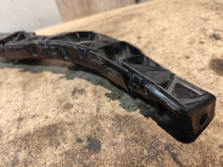 bontott KIA CEED Bal hátsó Oldal Lökhárító Tartó (Műanyag)