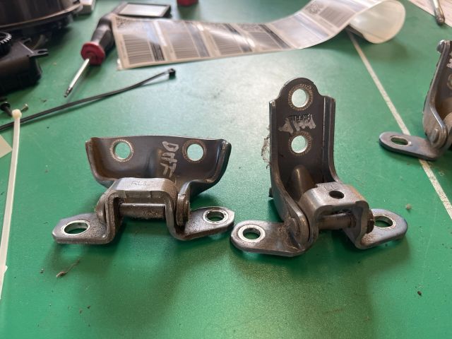 bontott KIA CEED Bal hátsó Zsanér