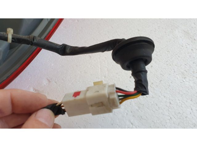 bontott KIA CEED Bal Külső Hátsó Lámpa