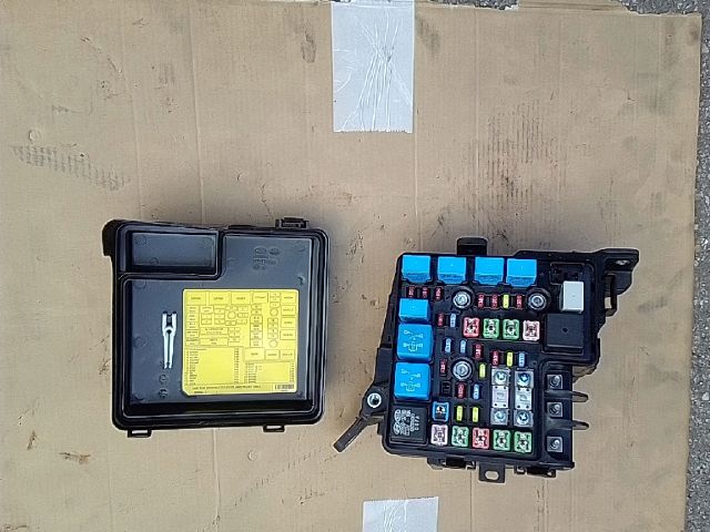 bontott KIA CEED Biztosítéktábla Doboz