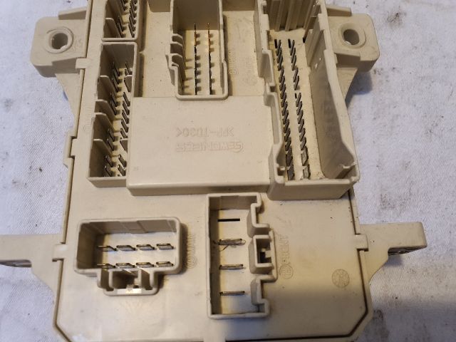 bontott KIA CEED Biztosítéktábla Utastér