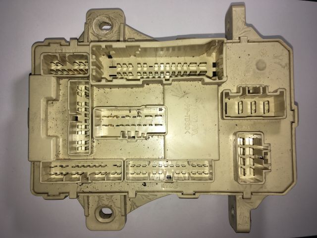 bontott KIA CEED Biztosítéktábla Utastér