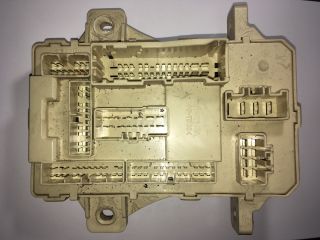 bontott KIA CEED Biztosítéktábla Utastér