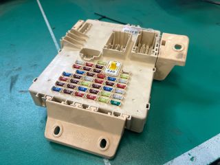 bontott KIA CEED Biztosítéktábla Utastér