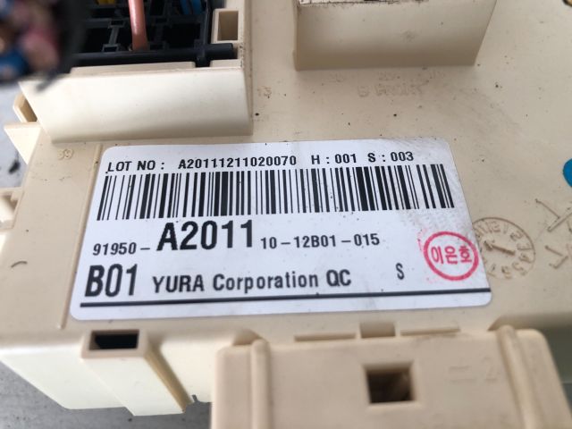 bontott KIA CEED Biztosítéktábla Utastér