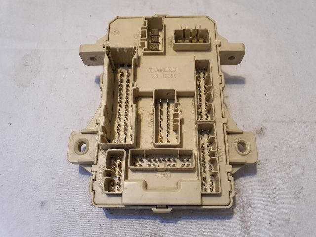 bontott KIA CEED Biztosítéktábla Utastér