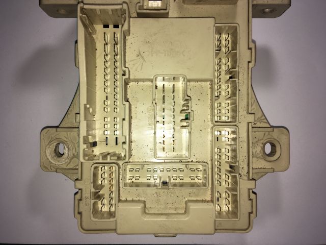 bontott KIA CEED Biztosítéktábla Utastér