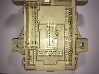 bontott KIA CEED Biztosítéktábla Utastér