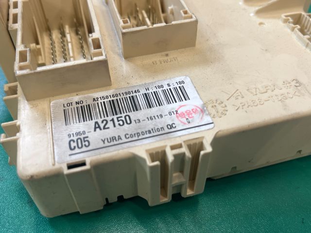 bontott KIA CEED Biztosítéktábla Utastér