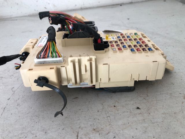 bontott KIA CEED Biztosítéktábla Utastér