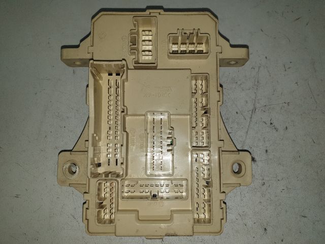 bontott KIA CEED Biztosítéktábla Utastér