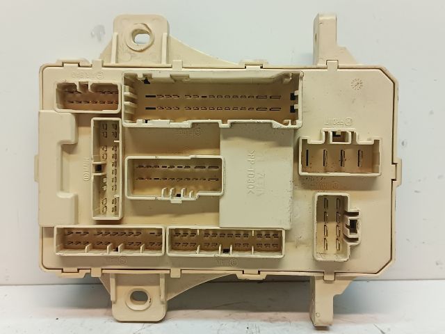 bontott KIA CEED Biztosítéktábla Utastér