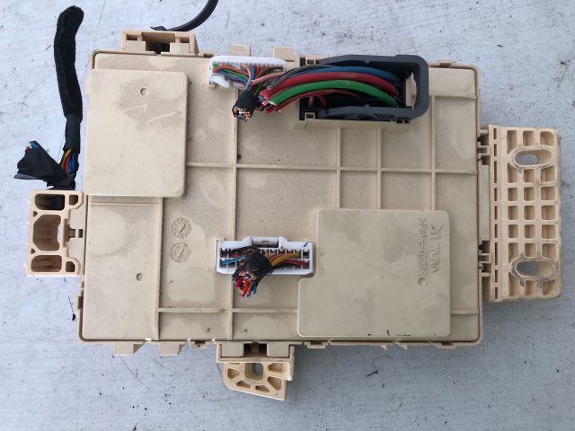 bontott KIA CEED Biztosítéktábla Utastér