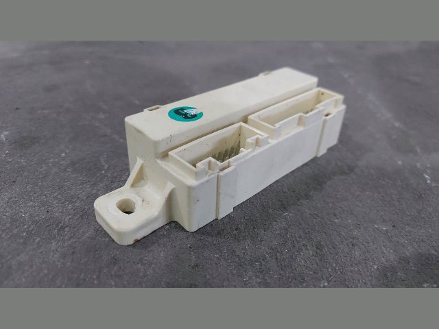 bontott KIA CEED Biztosítéktábla Utastér