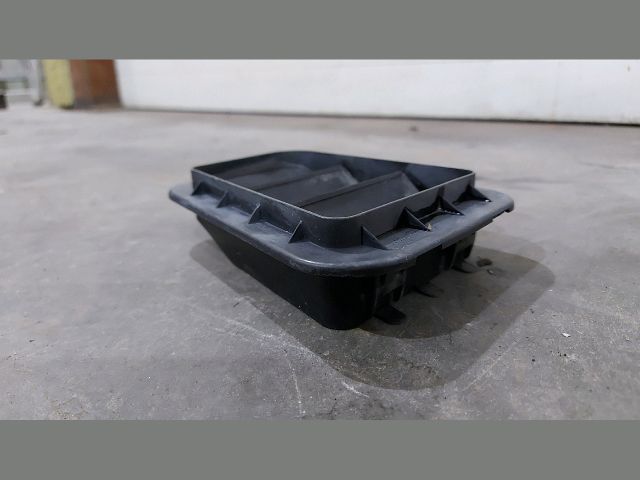 bontott KIA CEED Csomagtér Szellőző Hátsó