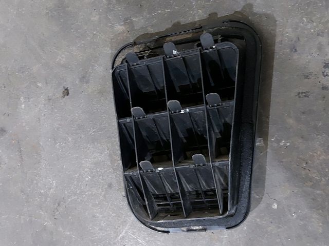 bontott KIA CEED Csomagtér Szellőző Hátsó