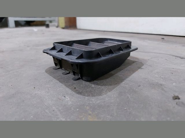 bontott KIA CEED Csomagtér Szellőző Hátsó