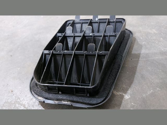 bontott KIA CEED Csomagtér Szellőző Hátsó