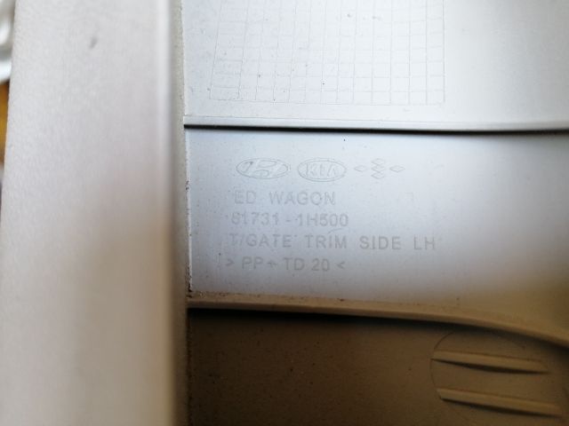 bontott KIA CEED Csomagtérajtó Burkolat Felső