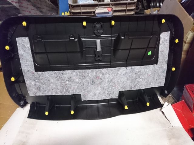 bontott KIA CEED Csomagtérajtó Burkolat (Részeivel)