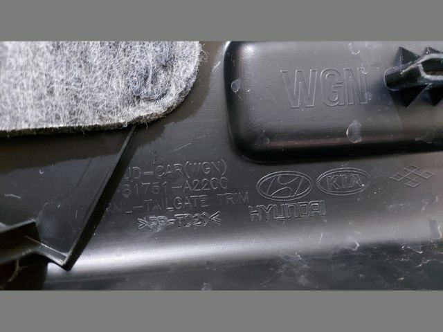 bontott KIA CEED Csomagtérajtó Burkolat (Részeivel)