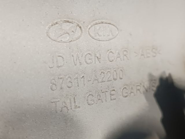 bontott KIA CEED Csomagtérajtó Díszléc