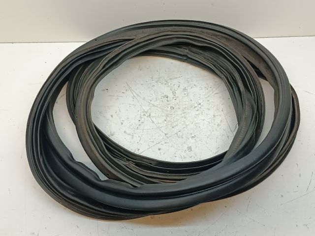 bontott KIA CEED Csomagtérajtó Gumikéder