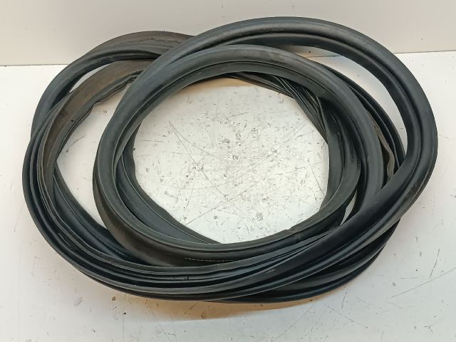 bontott KIA CEED Csomagtérajtó Gumikéder