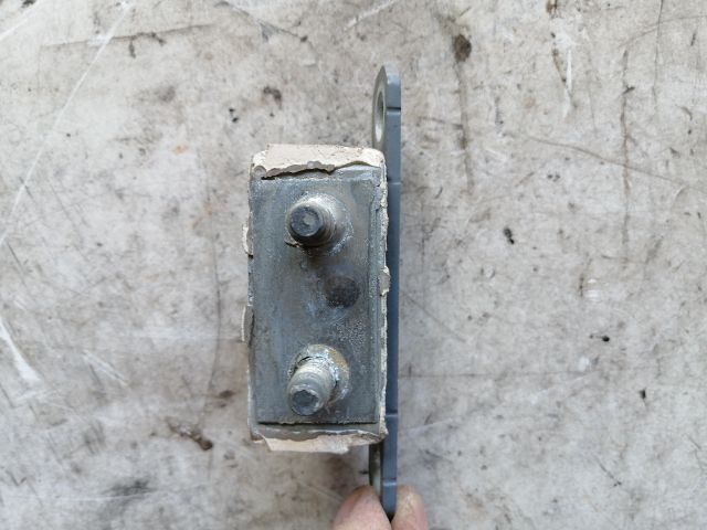 bontott KIA CEED Csomagtérajtó Jobb Zsanér