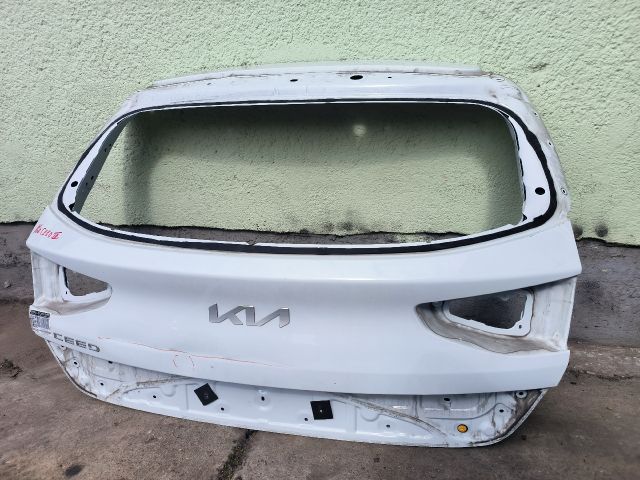 bontott KIA CEED Csomagtérajtó (Részeivel)