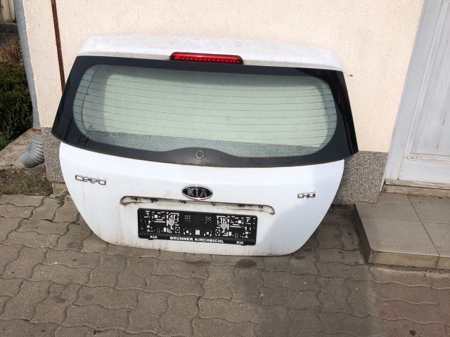 bontott KIA CEED Csomagtérajtó (Részeivel)