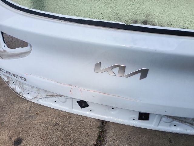 bontott KIA CEED Csomagtérajtó (Részeivel)