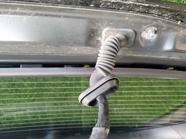 bontott KIA CEED Csomagtérajtó (Részeivel)