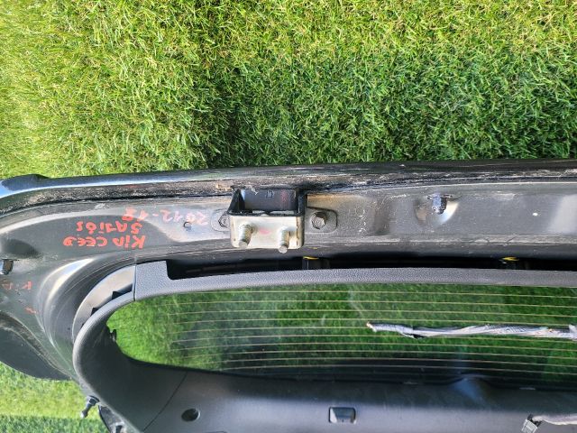 bontott KIA CEED Csomagtérajtó (Részeivel)