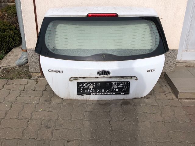 bontott KIA CEED Csomagtérajtó (Részeivel)