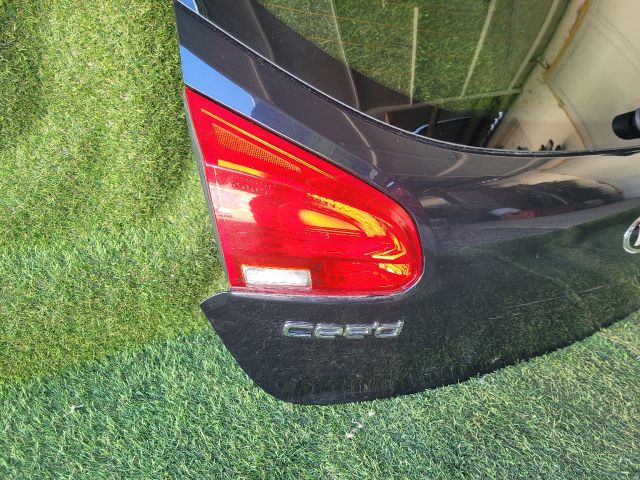 bontott KIA CEED Csomagtérajtó (Részeivel)