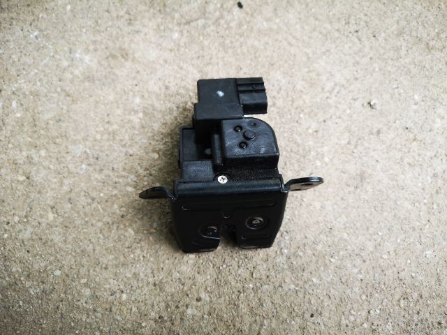 bontott KIA CEED Csomagtérajtó Zárszerkezet