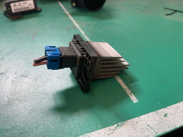 bontott KIA CEED Előtét Ellenállás Fűtőmotor