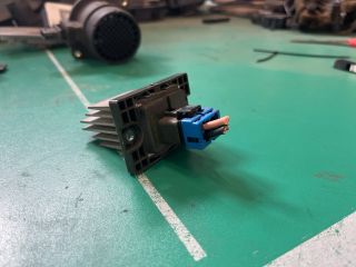 bontott KIA CEED Előtét Ellenállás Fűtőmotor