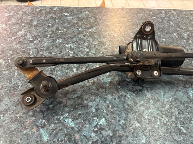 bontott KIA CEED Első Ablaktörlő Szerkezet Motorral