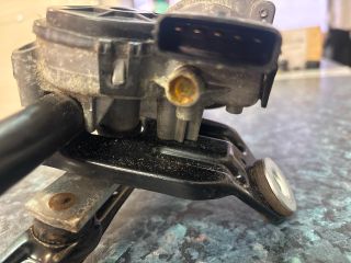 bontott KIA CEED Első Ablaktörlő Szerkezet Motorral